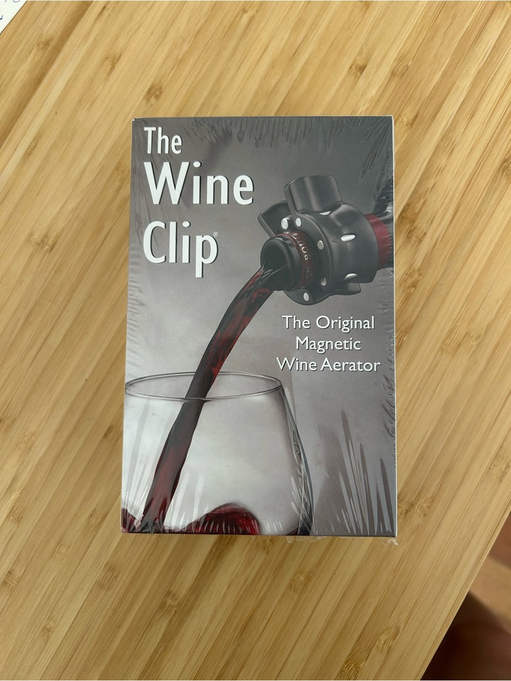 The Wine Clip Original Magnetic Wine Aerator - Black/Red
